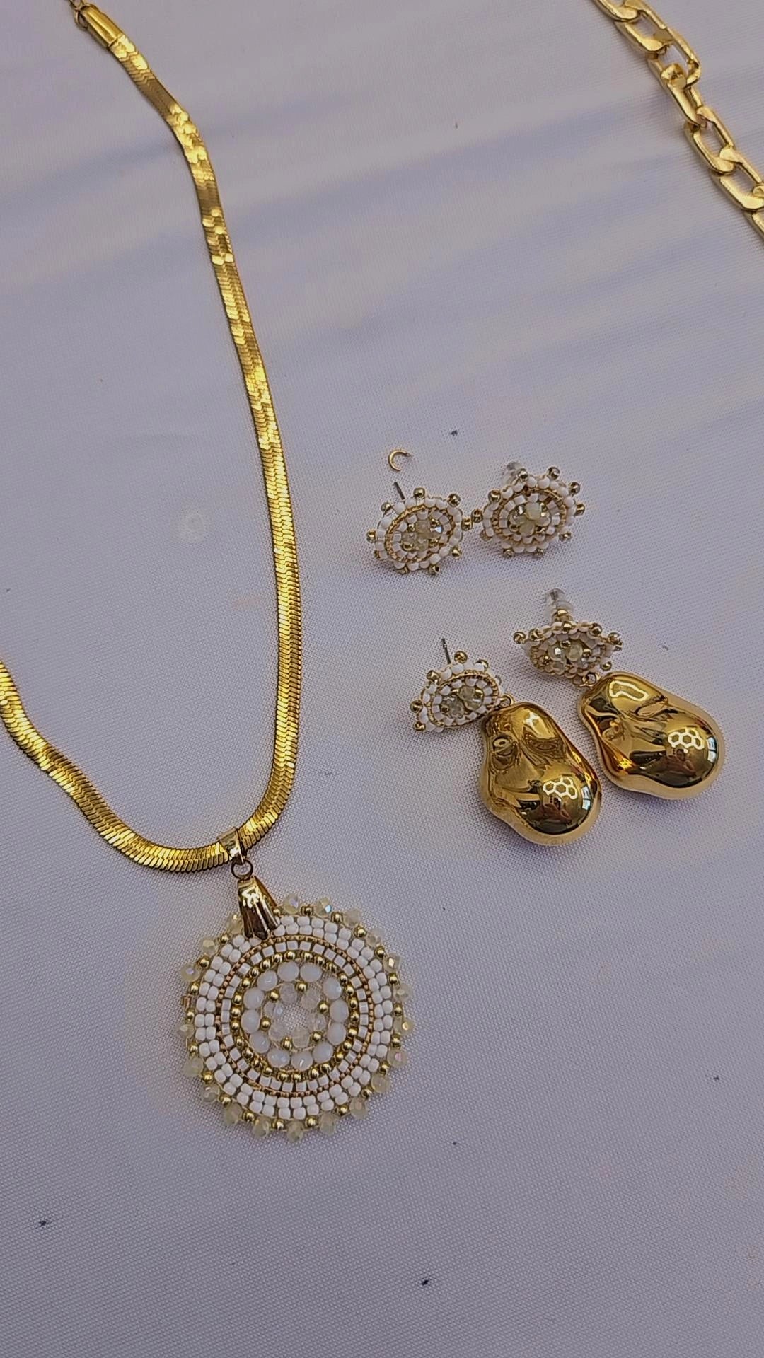 Set Collar y Aretes Gota