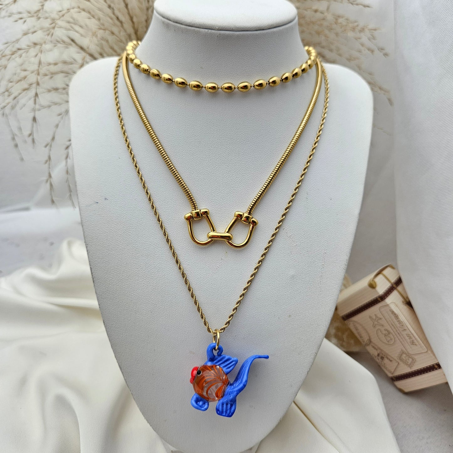 Collar Laos