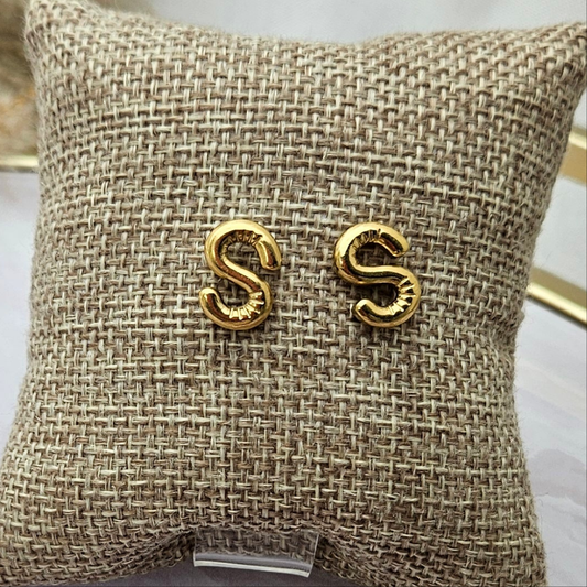 Aretes inicial letra S