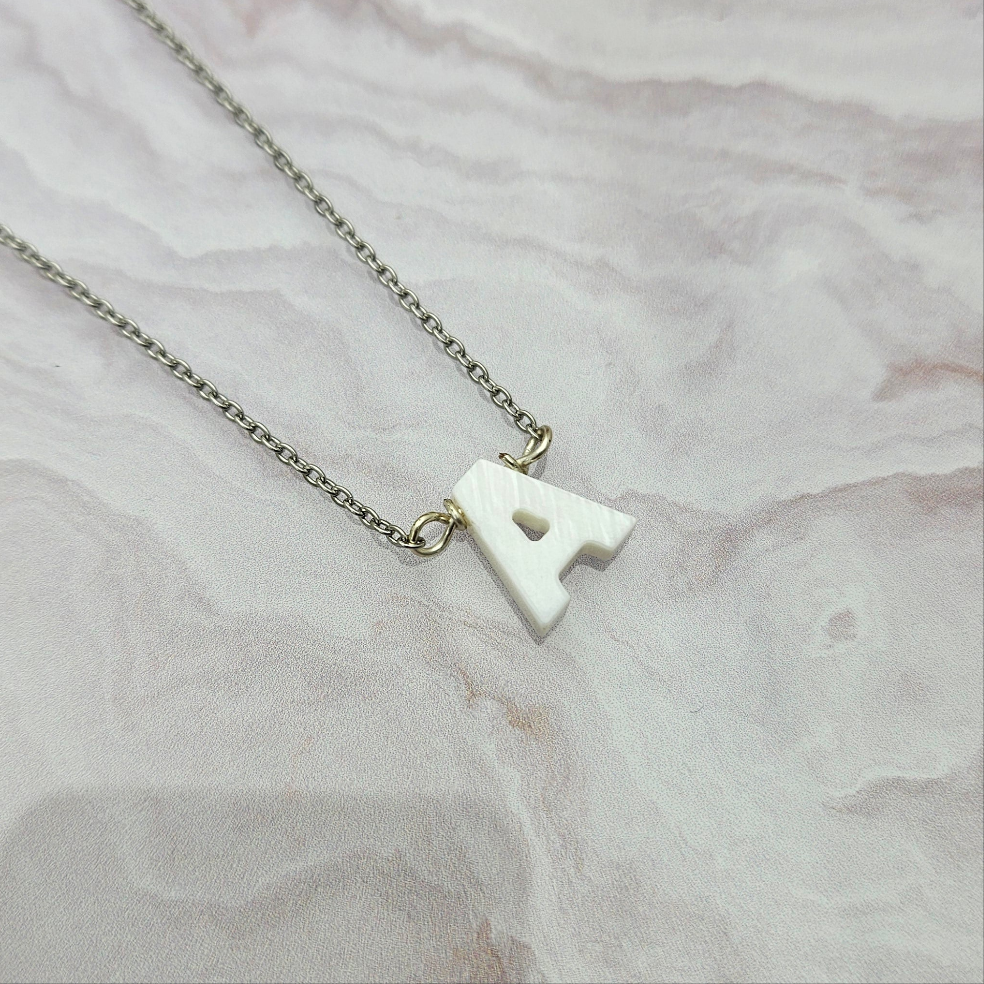 Collar Inicial A Nacar