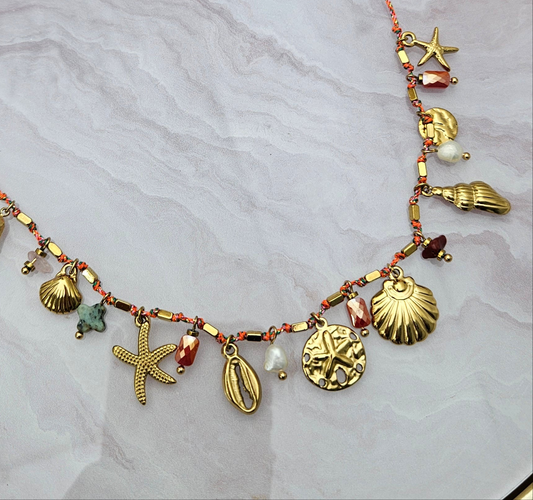 Collar verso dorado