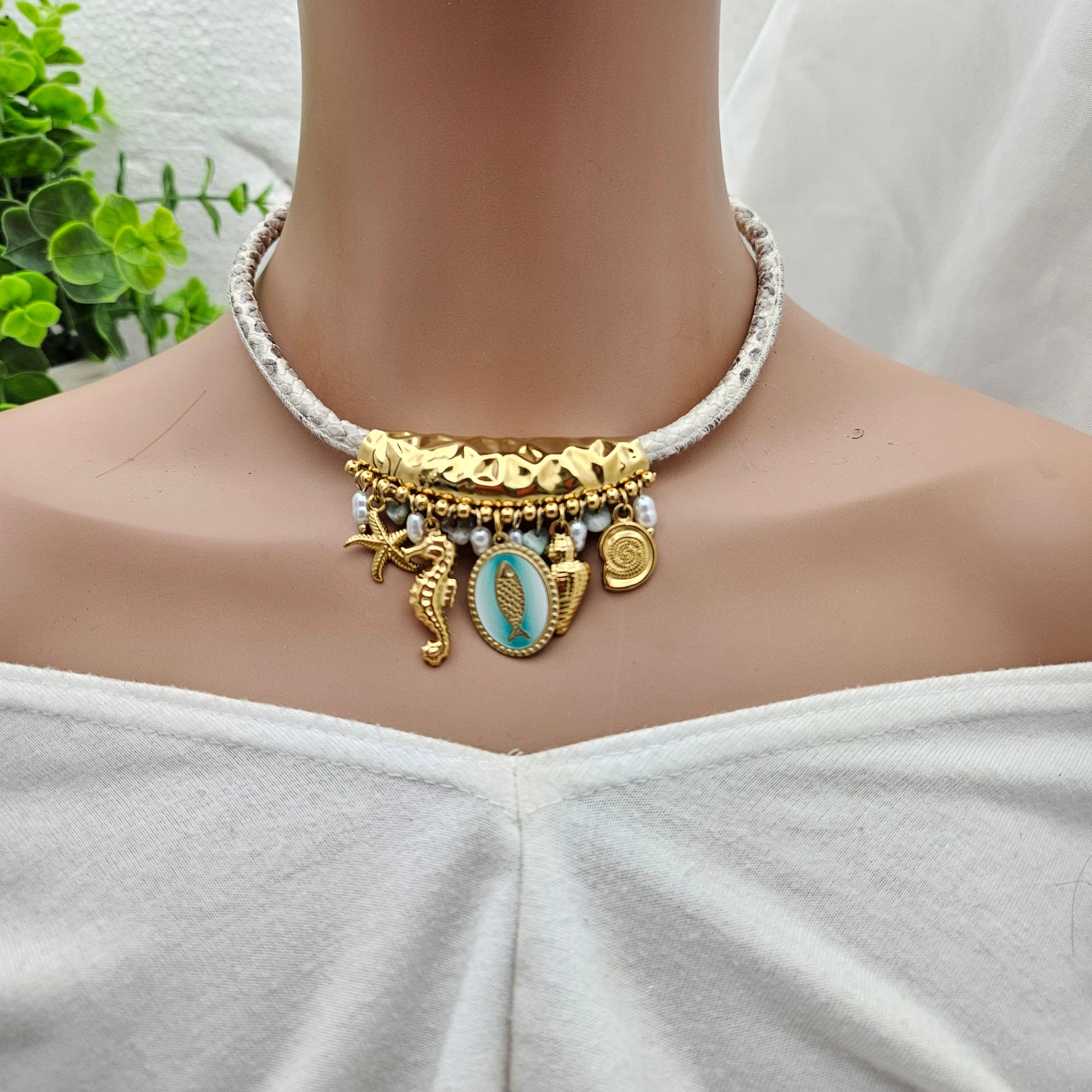 Collar océano dorado