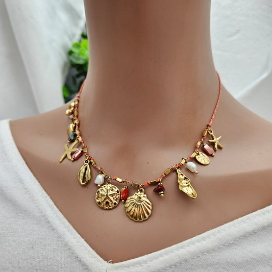Collar verso dorado