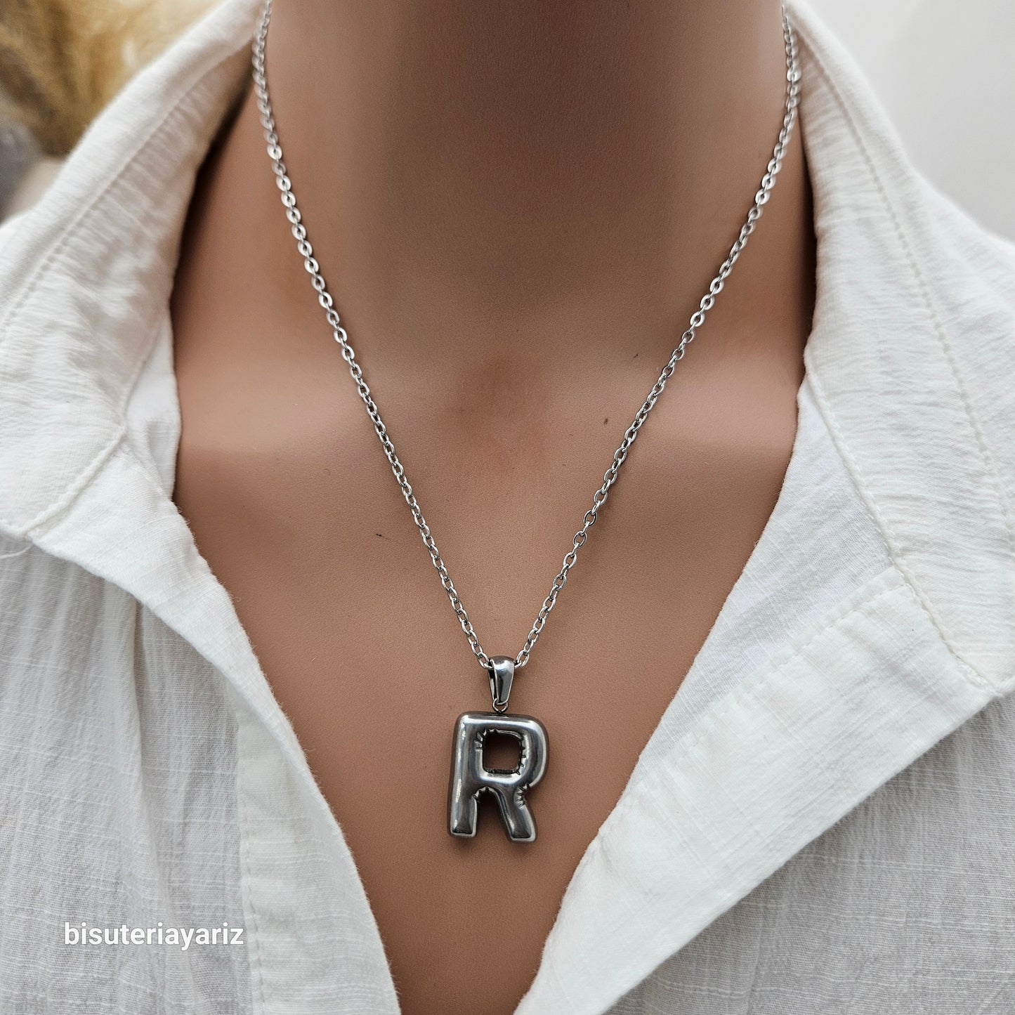 Collar Inicial R