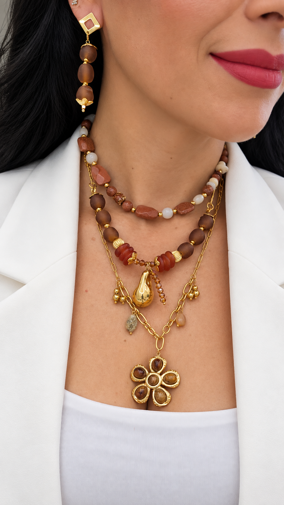 Collar del centro con aretes