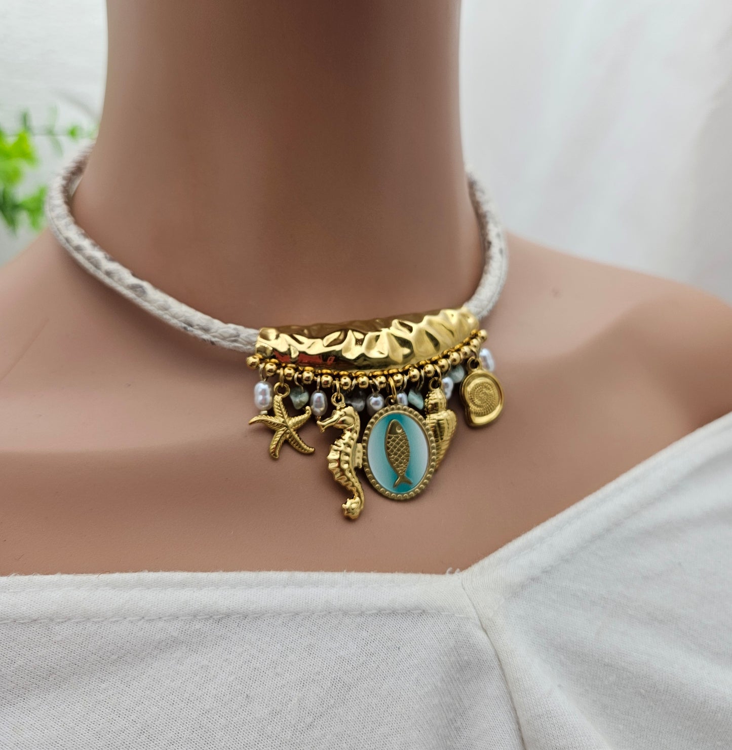 Collar océano dorado