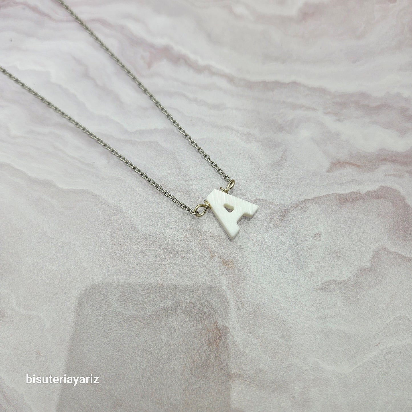 Collar Inicial A Nacar